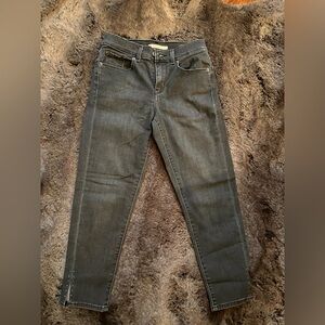 Levi’s Classic Cropped Jeans